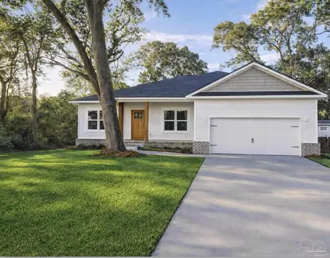 4046 Woodfin Cir, Pace, FL 32571