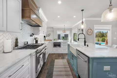 Kitchen - 3275 Melvin Dr, Pace, FL 32571 photo 5 of 8
