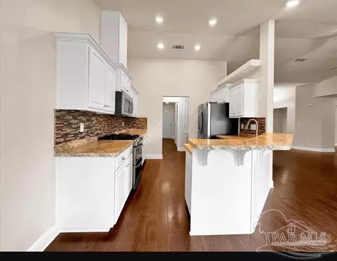 Kitchen - 4474 Hampton Bay Blvd, Milton, FL 32583 photo 3 of 3