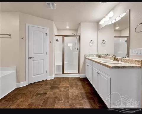 Bath - 4474 Hampton Bay Blvd, Milton, FL 32583 photo 1 of 2