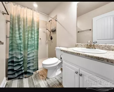 Bath - 4474 Hampton Bay Blvd, Milton, FL 32583 photo 2 of 2