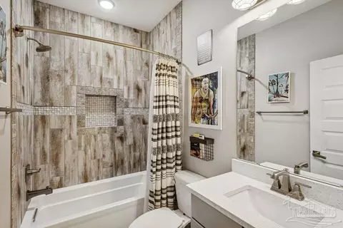 Bath - 3684 Cotton Gin Ln, Pace, FL 32571 photo 6 of 8
