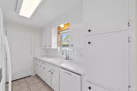 Kitchen - 336 Crestfield Cir, Cantonment, FL 32533 photo 1 of 4