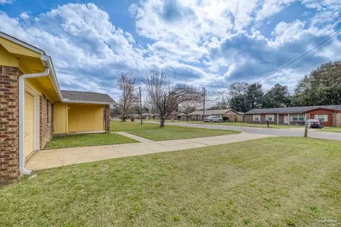 Exterior - 336 Crestfield Cir, Cantonment, FL 32533 photo 7 of 18