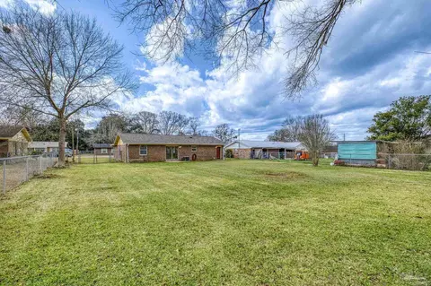 Exterior - 336 Crestfield Cir, Cantonment, FL 32533 photo 14 of 18