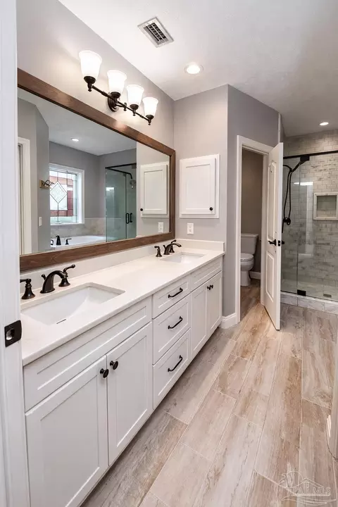 Bath - 4232 N Cambridge Way, Pace, FL 32571 photo 5 of 8