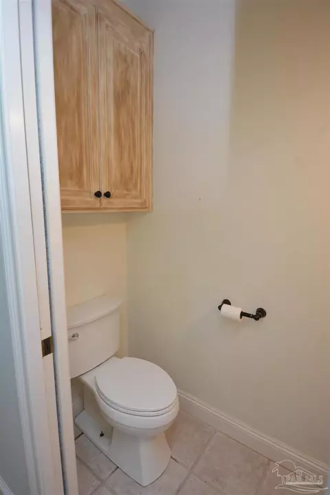 Bath - 4232 N Cambridge Way, Pace, FL 32571 photo 2 of 8