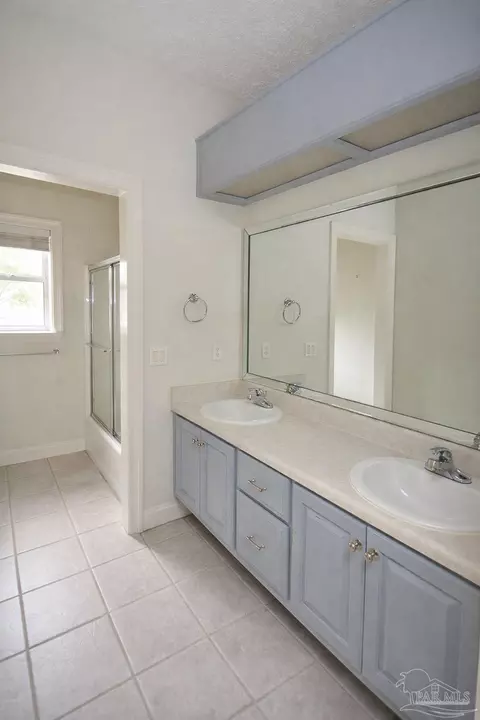 Bath - 4232 N Cambridge Way, Pace, FL 32571 photo 6 of 8