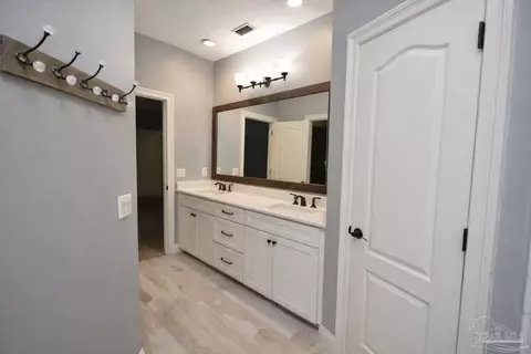 Bath - 4232 N Cambridge Way, Pace, FL 32571 photo 4 of 8