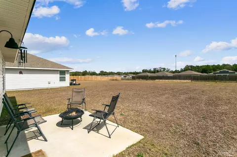 Exterior - 4334 Damselfly Dr, Milton, FL 32583 photo 5 of 8