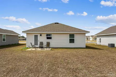 Exterior - 4334 Damselfly Dr, Milton, FL 32583 photo 2 of 8
