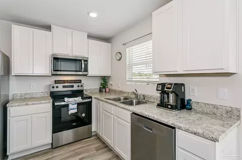 Kitchen - 4334 Damselfly Dr, Milton, FL 32583 photo 1 of 1