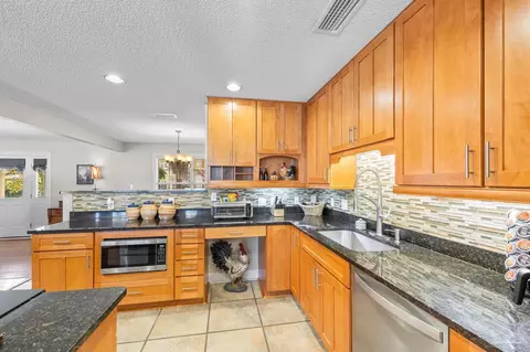 Kitchen - 3205 Windmill Cir, Cantonment, FL 32533 photo 4 of 6