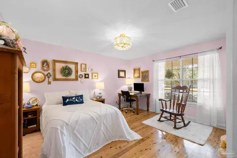 Bedroom - 3205 Windmill Cir, Cantonment, FL 32533 photo 3 of 7