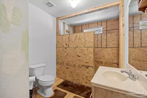 Bath - 7582 John Matthews Rd, Milton, FL 32583 photo 2 of 2