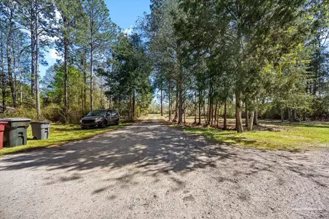 Exterior - 7582 John Matthews Rd, Milton, FL 32583 photo 6 of 8