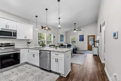 Kitchen - 4336 Melton Rd, Milton, FL 32583 photo 4 of 5