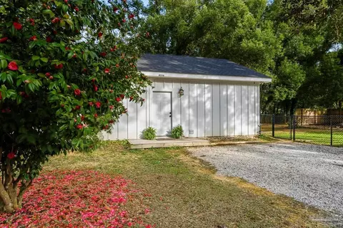 Exterior - 4336 Melton Rd, Milton, FL 32583 photo 4 of 11