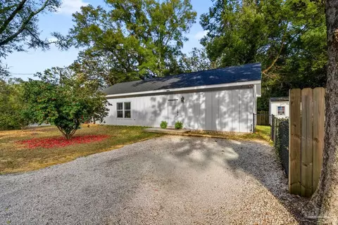 Exterior - 4336 Melton Rd, Milton, FL 32583 photo 5 of 11