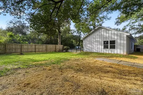 Exterior - 4336 Melton Rd, Milton, FL 32583 photo 8 of 11