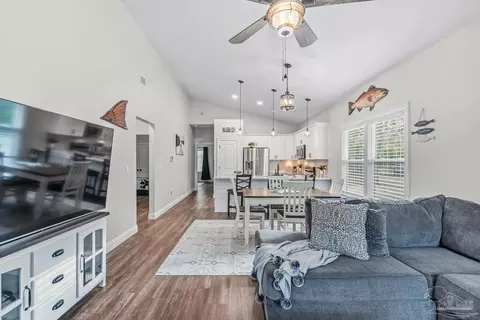 Entry Way - 4336 Melton Rd, Milton, FL 32583 photo 2 of 2
