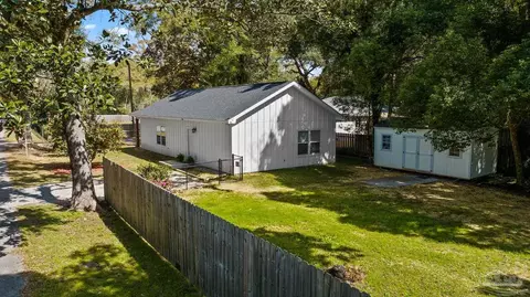 Exterior - 4336 Melton Rd, Milton, FL 32583 photo 6 of 11