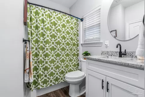 Bath - 4336 Melton Rd, Milton, FL 32583 photo 4 of 4