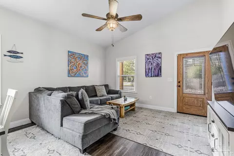 Living - 4336 Melton Rd, Milton, FL 32583 photo 2 of 3