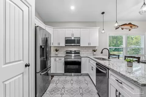 Kitchen - 4336 Melton Rd, Milton, FL 32583 photo 3 of 5