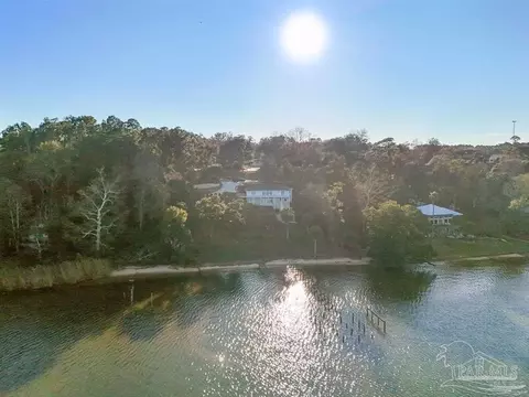 8844 Scenic Hwy, Pensacola, FL 32514
