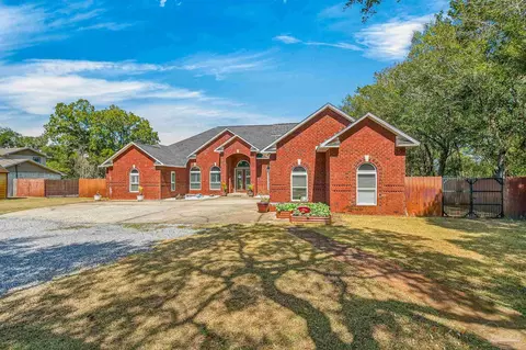 2930 Fenceline Rd, Pensacola, FL 32507