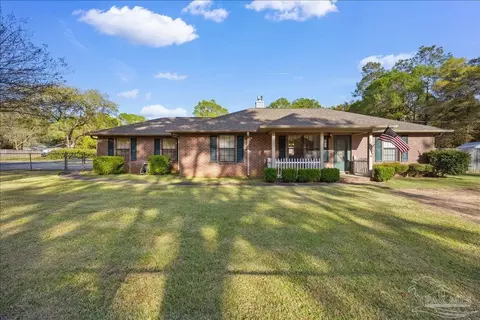 6892 Yucatan St, Milton, FL 32570