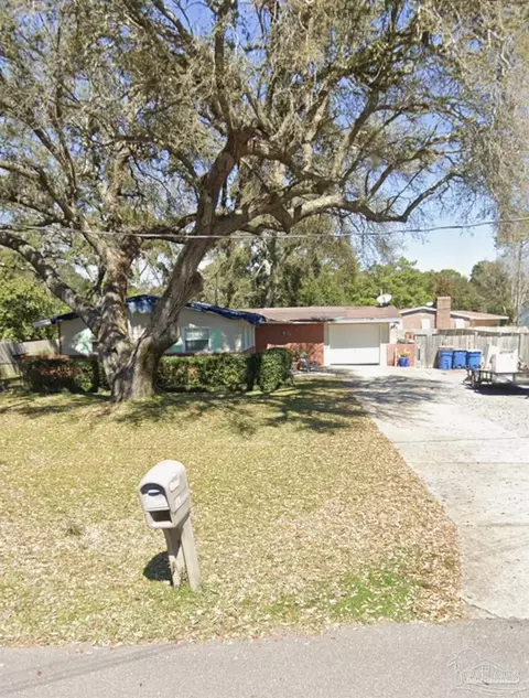 416 Norwich Dr, Gulf Breeze, FL 32561