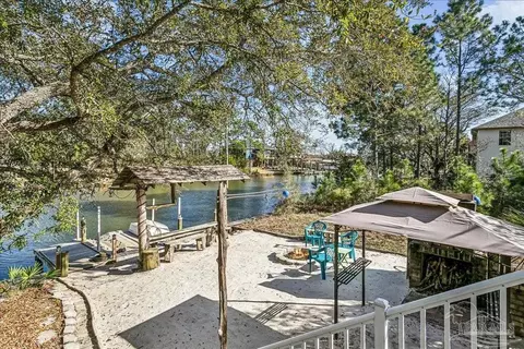 Exterior - 2624 San Antonio Dr, Milton, FL 32583 photo 4 of 18