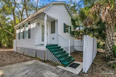 Exterior - 2624 San Antonio Dr, Milton, FL 32583 photo 2 of 18