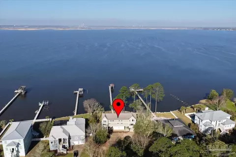 4528 Bayside Dr, Milton, FL 32583