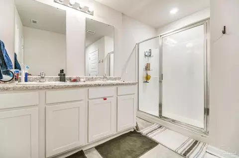 Bath - 4385 White Birch Ct, Pace, FL 32571 photo 3 of 4