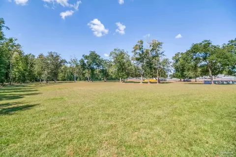 Exterior - 4385 White Birch Ct, Pace, FL 32571 photo 14 of 17