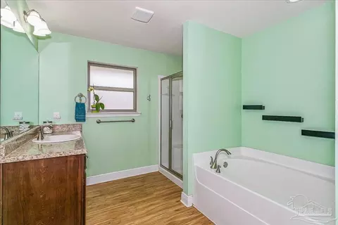 Bath - 897 Jacobs Way, Cantonment, FL 32533 photo 7 of 7