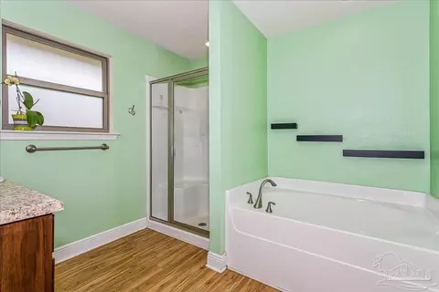 Bath - 897 Jacobs Way, Cantonment, FL 32533 photo 6 of 7