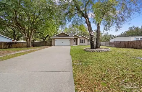 8445 Rynes Cir, Navarre, FL 32566