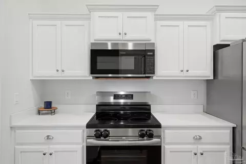 Kitchen - 6499 Benelli Dr, Milton, FL 32570 photo 4 of 4