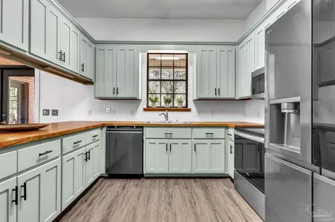 Kitchen - 5045 Serry Ln, Pace, FL 32571 photo 2 of 8