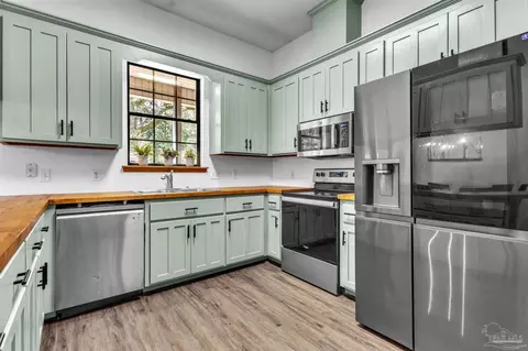 Kitchen - 5045 Serry Ln, Pace, FL 32571 photo 4 of 8