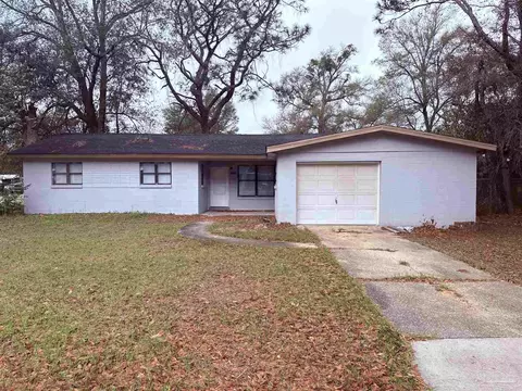 702 Loire Way, Pensacola, FL 32505