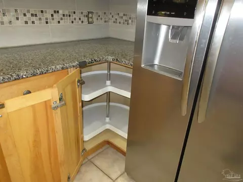 Kitchen - 5717 Loring Dr, Milton, FL 32583 photo 10 of 11