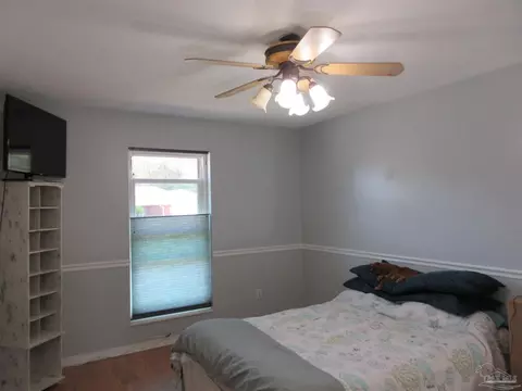 Bedroom - 5717 Loring Dr, Milton, FL 32583 photo 2 of 6
