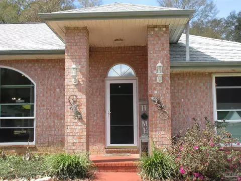 Exterior - 5717 Loring Dr, Milton, FL 32583 photo 2 of 12