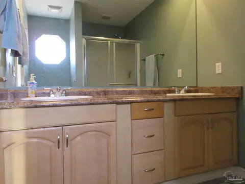Bath - 5717 Loring Dr, Milton, FL 32583 photo 2 of 5