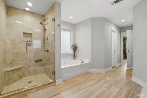 Bath - 4249 Spindlewick Dr, Pace, FL 32571 photo 3 of 4